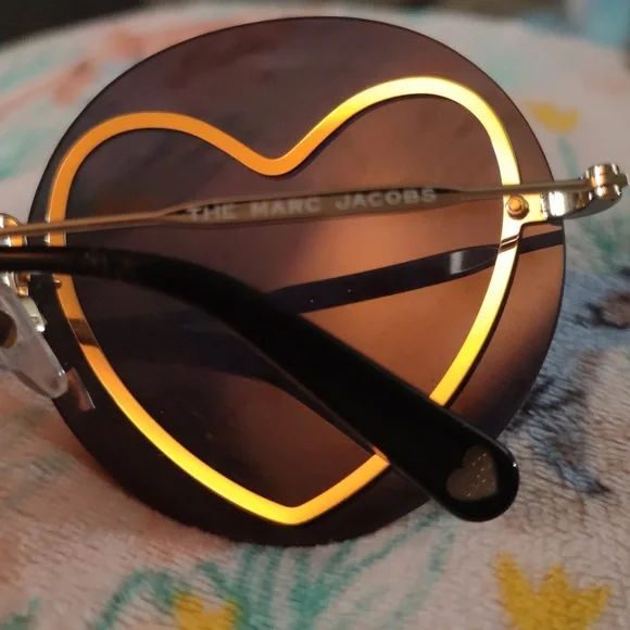🎊Marc Jacobs Round Heart SunglassesMARC JACOBS